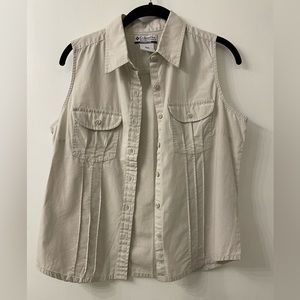 Columbia women’s sleeveless button down shirt/top. Tan. Size Medium